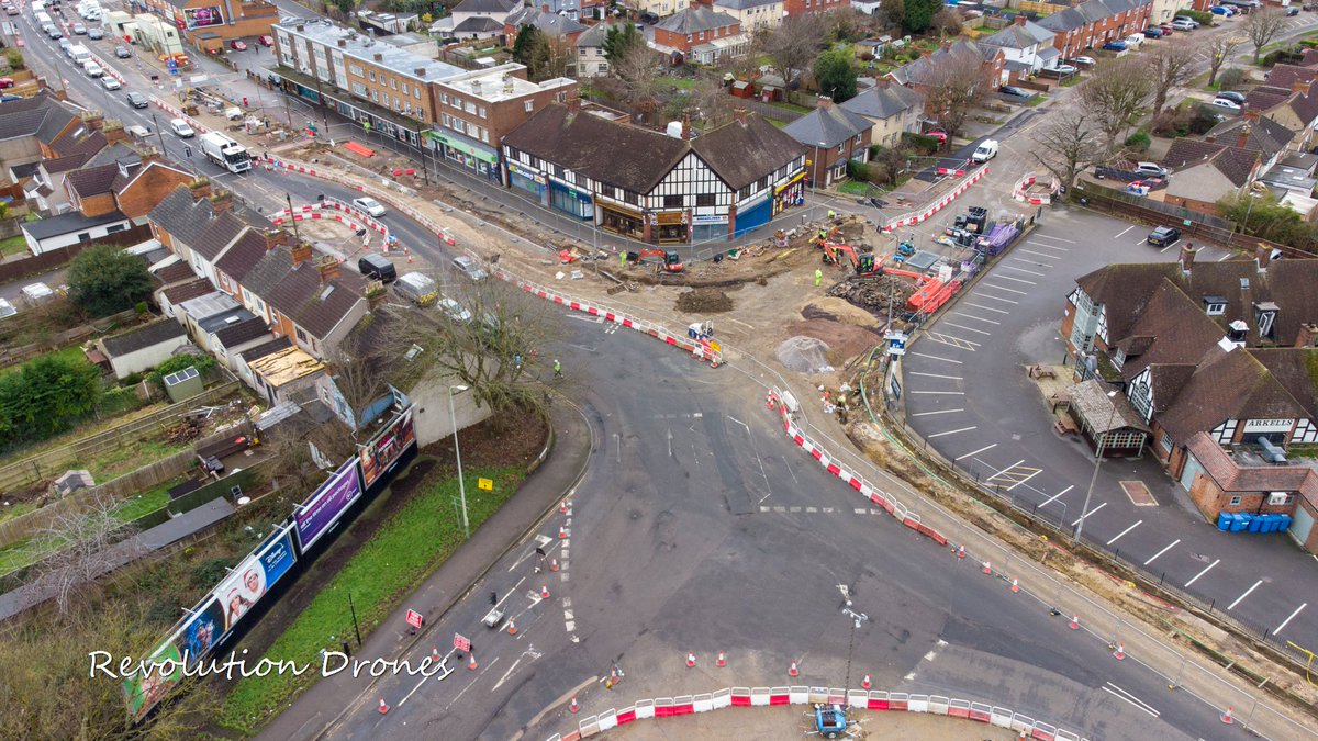 RevolutionDron1's tweet photo. Shots from The Moonrakers junction Roadworks showing the progress being made to Increase the capacity of the junction. @SwindonCouncil @swindonadver @CllrDavidRenard #revolutiondrones https://t.co/jVeU991FPc