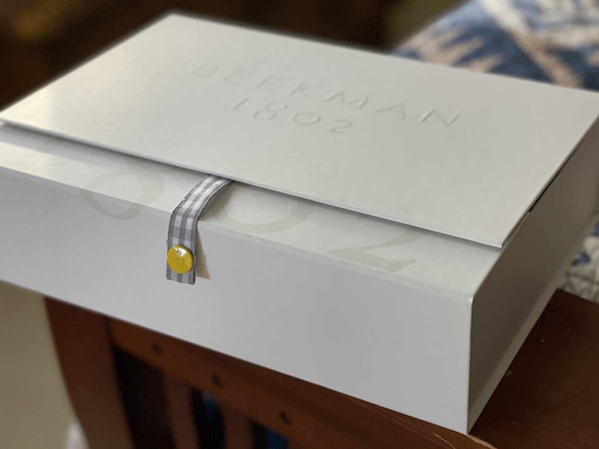 β¦@Beekman1802Boysβ© This gingham ribbon-and-snap closure box (with a little bit of sunshine) is the prettiest packaging you have ever done ππΌππΌ https://t.co/cU1e4Ciun2
