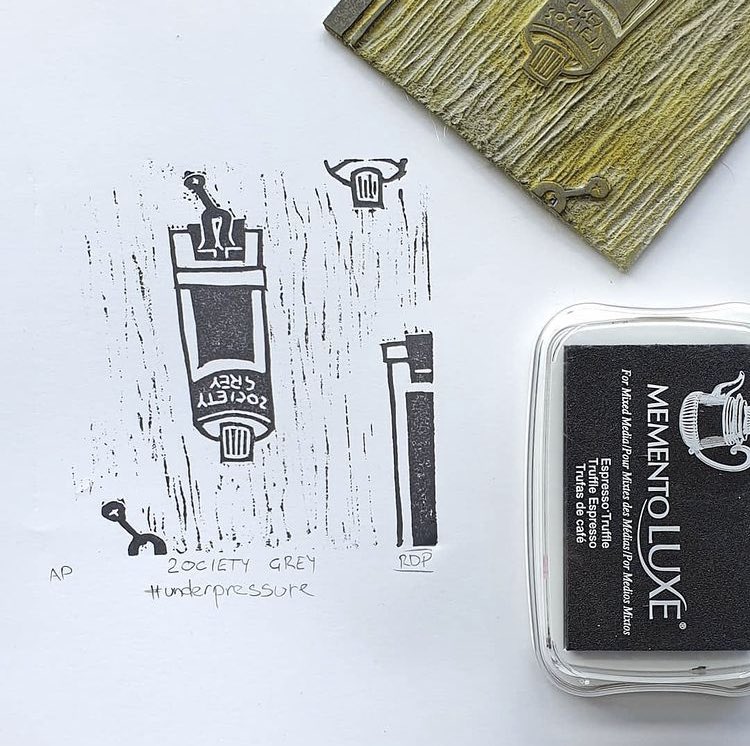 ballanddoggett's tweet image. Grey ink on Curious Metallics 👌🏻

‘Society Grey’ by Artist @raindepain #printersolstice prompt ‘Under Pressure’

We hope 2021 inspiration your way

#ballanddoggett #raindepain #artist #creative #curiousmetallics #greyink #linoprint #printmakers #inspirationalart