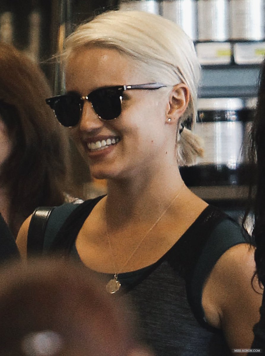 joey (@emmarobcerts) on Twitter photo 