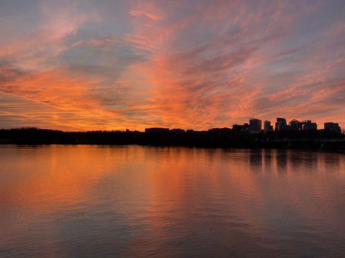 medelapena's tweet photo. Washington DC hosts many international organizations and their families including mine. We have lived here for almost five years finding friendly people, a great education system, lots of entertainment opportunities and a contact to nature! #WeAreDC https://t.co/CJR9fPdlwv