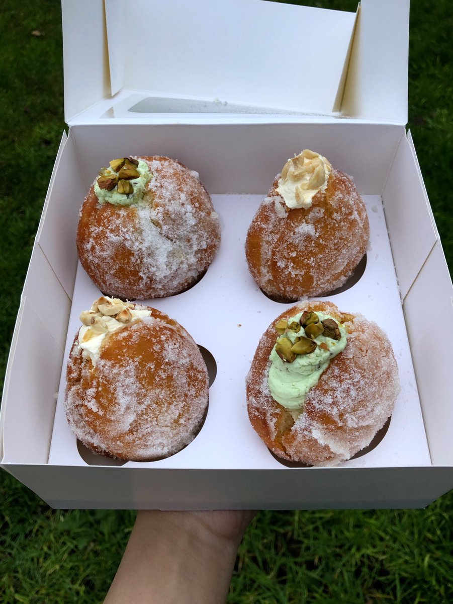 shamlildesserts's tweet photo. today’s order// pistachio &amp; hazelnut cream filled donuts ✨ https://t.co/T49jGnaMKP