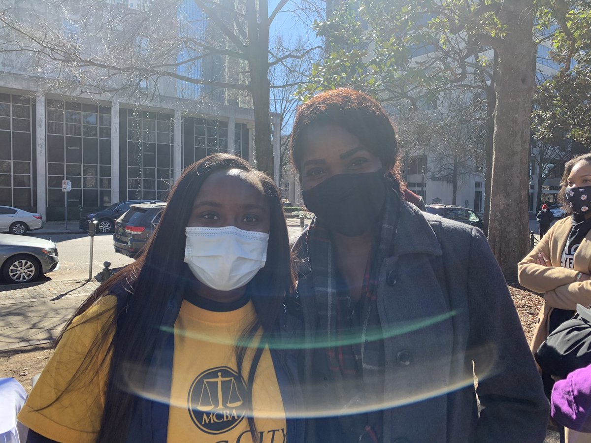 <a href="/Birmingham_Bar/">Birmingham Bar Association</a> and <a href="/magiccitybar/">Magic City Bar Ass.</a> and <a href="/VLBHM/">Volunteer Lawyers Birmingham</a> in Linn Park today #mlkday Thanks to the many BBA and MCBA members who came out!