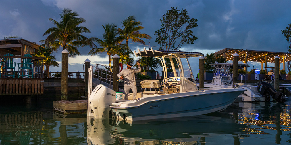 Boston_Whaler's tweet photo. From early-morning fishing runs to late-evening cruises, the #220Dauntless is always game for a good time.
https://t.co/0ey4spVzOE #whalermodelmonday https://t.co/L72PHQnm0t