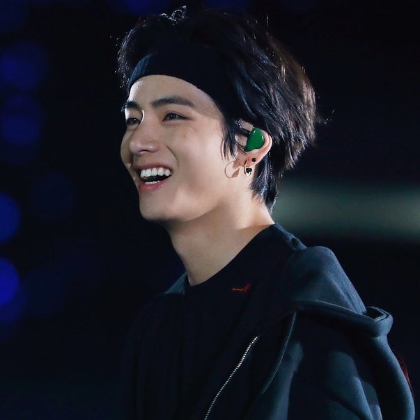 Dat15893153's tweet photo. #TaehyungYouArePerfect https://t.co/2vKnCBnONO