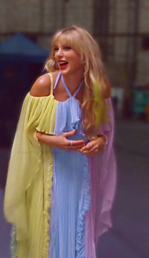 Taylor Swift being cute as hell, a thread 