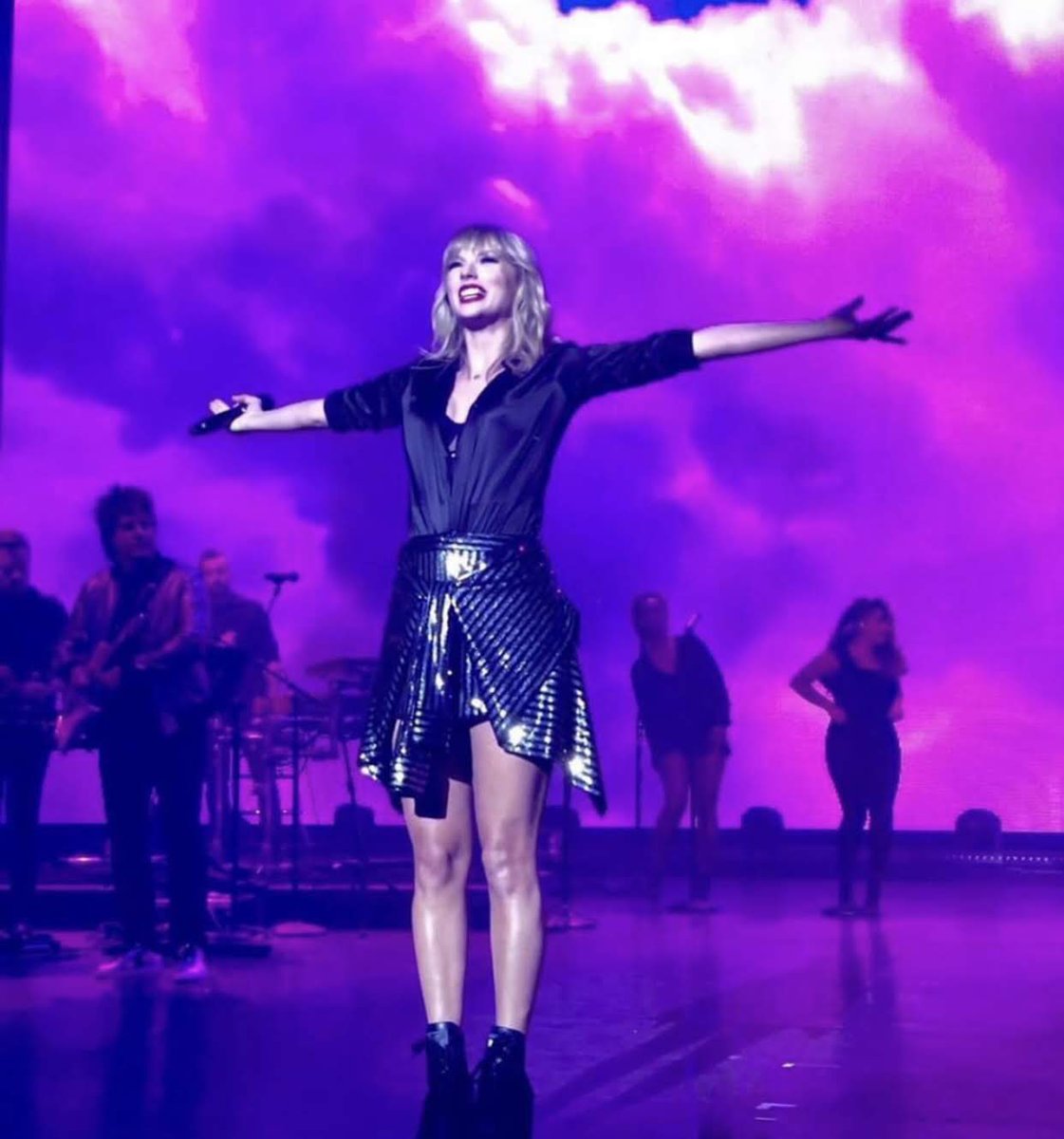 Taylor Swift being cute as hell, a thread 