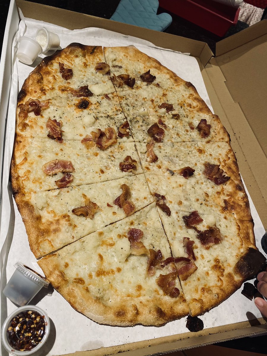 _Supermanny_'s tweet photo. My sis got me #Pizza from my favorite place in #SD #BarBASIC and y’all I’m soooo fuckin happy right now... we’ve got the ‘So Meaty’ & the ‘Mash’ which has mashed potato & bacon 🤤🤤🤤 https://t.co/ATs3aUab8t