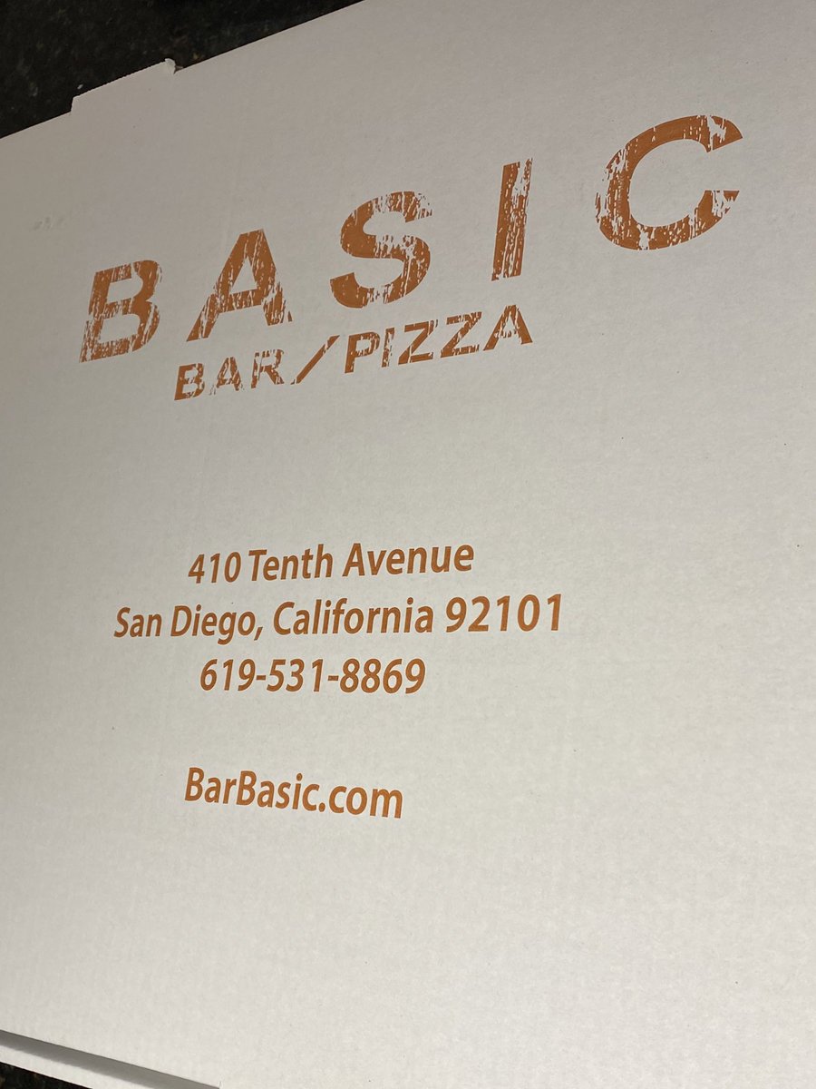 _Supermanny_'s tweet photo. My sis got me #Pizza from my favorite place in #SD #BarBASIC and y’all I’m soooo fuckin happy right now... we’ve got the ‘So Meaty’ & the ‘Mash’ which has mashed potato & bacon 🤤🤤🤤 https://t.co/ATs3aUab8t