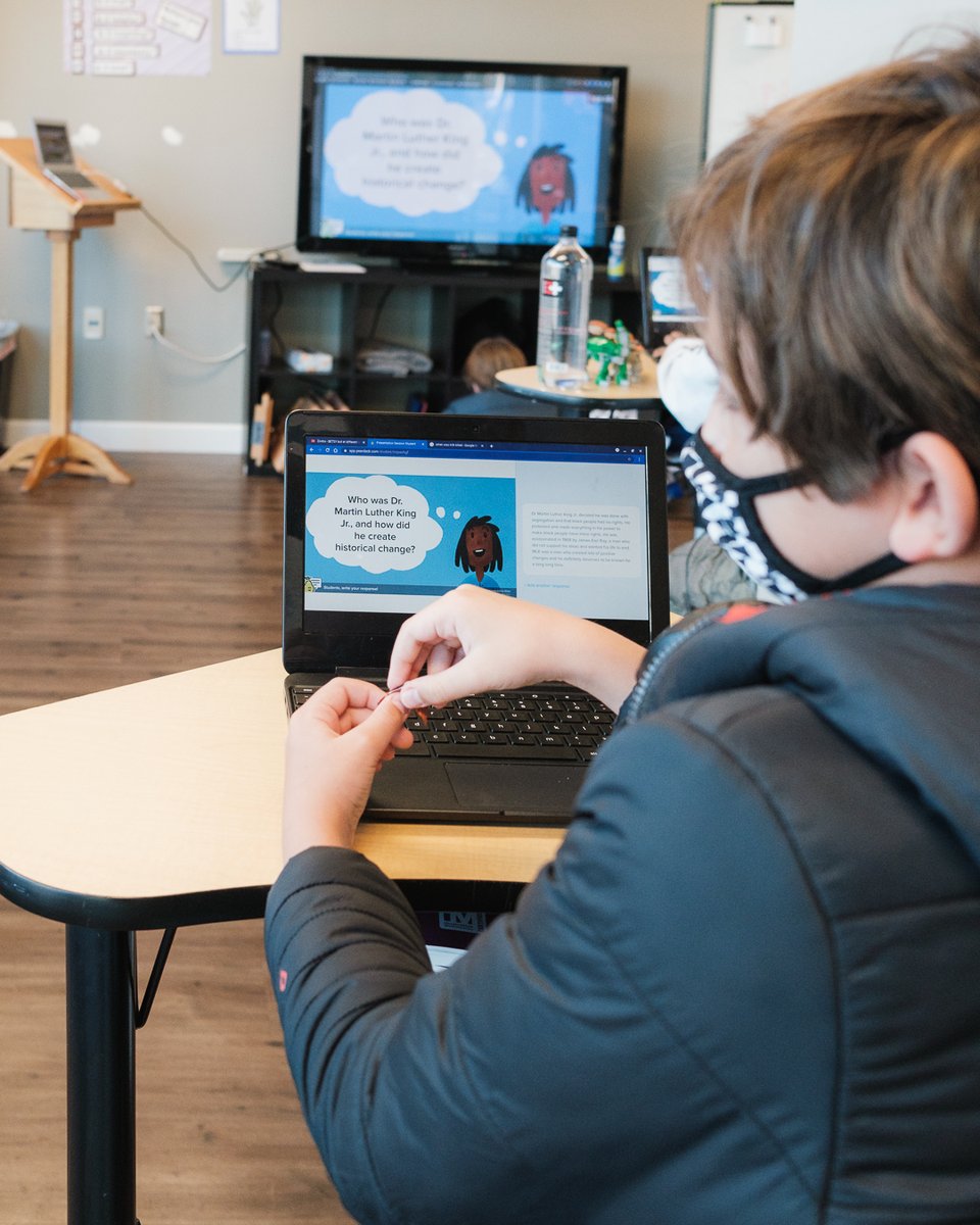 MIS_ATL's tweet photo. @Mr_Alex87 paring up @PearDeck with the #MLKTeachIn to help 5th graders consider the meaning of the Beloved Community! #MIS #giftededucation #MLKTeachIn #BelovedCommunity #MLKDay https://t.co/hIbdvD4Vpn