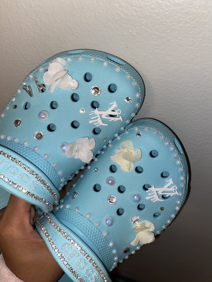 itsssNevaehhh's tweet photo. My Customized Crocs are now available !!! Spice up your crocs with “Nevaeh’s Charming Creations“ ✨✨ DM me to order 💕
#blackownedbusiness #shopsmallbusiness #crocs #customizedcrocs #blackexcellence #blackgirlmagic #supportblackownedbusinesses #supportblackbusinesses https://t.co/DpMdo5Mk2U