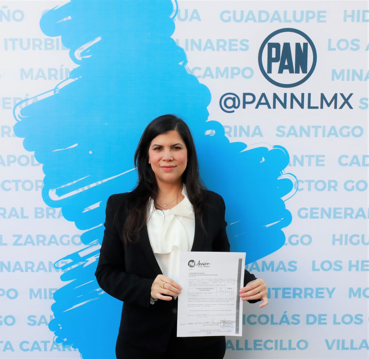 cesarmty's tweet photo. 🚨 ¿Ya olvidó @PANNLMX  el escándalo del #BroncoDron? 
Al parecer sí. 
@NicoleSavinonL, quien firmó por @nuevoleon el contrato de compra del DRON de 54 MDP, hoy es candidata panista a diputada local.
Hasta @MauroGuerraNL denunció este caso en la Fiscalía Anticorrupción. 
Hoy 🤐 https://t.co/d2DDZrhSQM