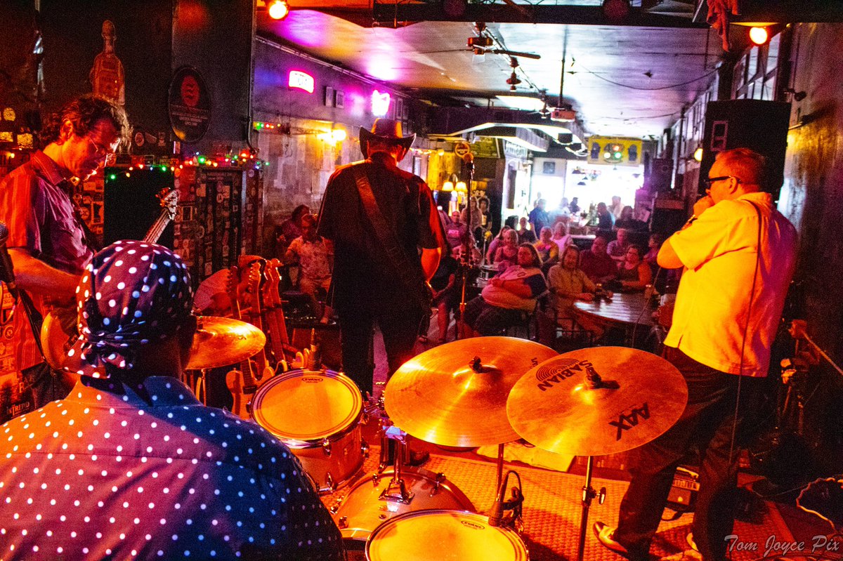 RosedaleTom's tweet photo. Zoo Bar Daily Backstage View: Ray Fuller &amp; The Bluesrockers July 2019 #rayfullerandthebluesrockers #rayfuller #zoobar #livemusicvenue @ZOOBARFESTIVAL @The_ZOO_Bar https://t.co/r4sXPrVyAB
