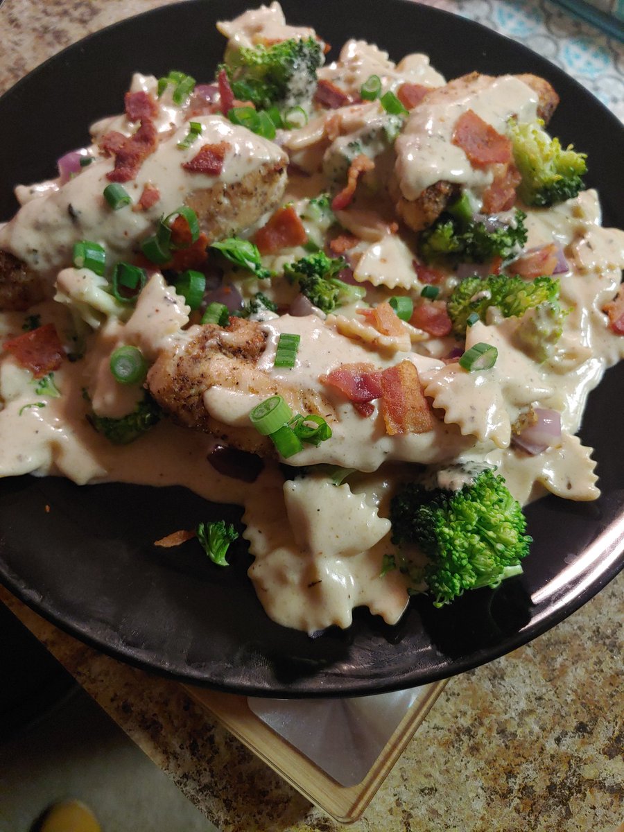 SMadmac's tweet image. Tonights dinner cause the girls love it soooo much!
Chicken and Alfredo with bowtie pasta!!! You can have this on your dinner table or have it for an office potluck! Whatever the occasion is either DM or email at kcmadmacs@gmail.com and get a quote!!
