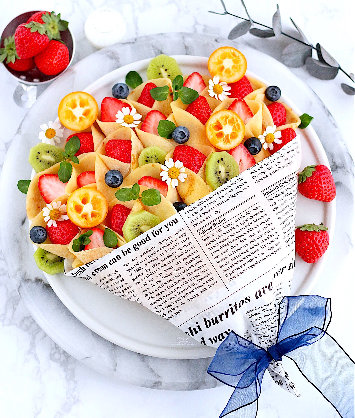 Petitbonheur Cookingゆき クレープブーケ作りました 食べやすいように小さなクレープをたくさん作りそれを1つのブーケにして作っています クレープの中はディプロマットに苺 ミニクレープたくさん詰め込んでモリモリ花束 ᵕ クレープブーケ