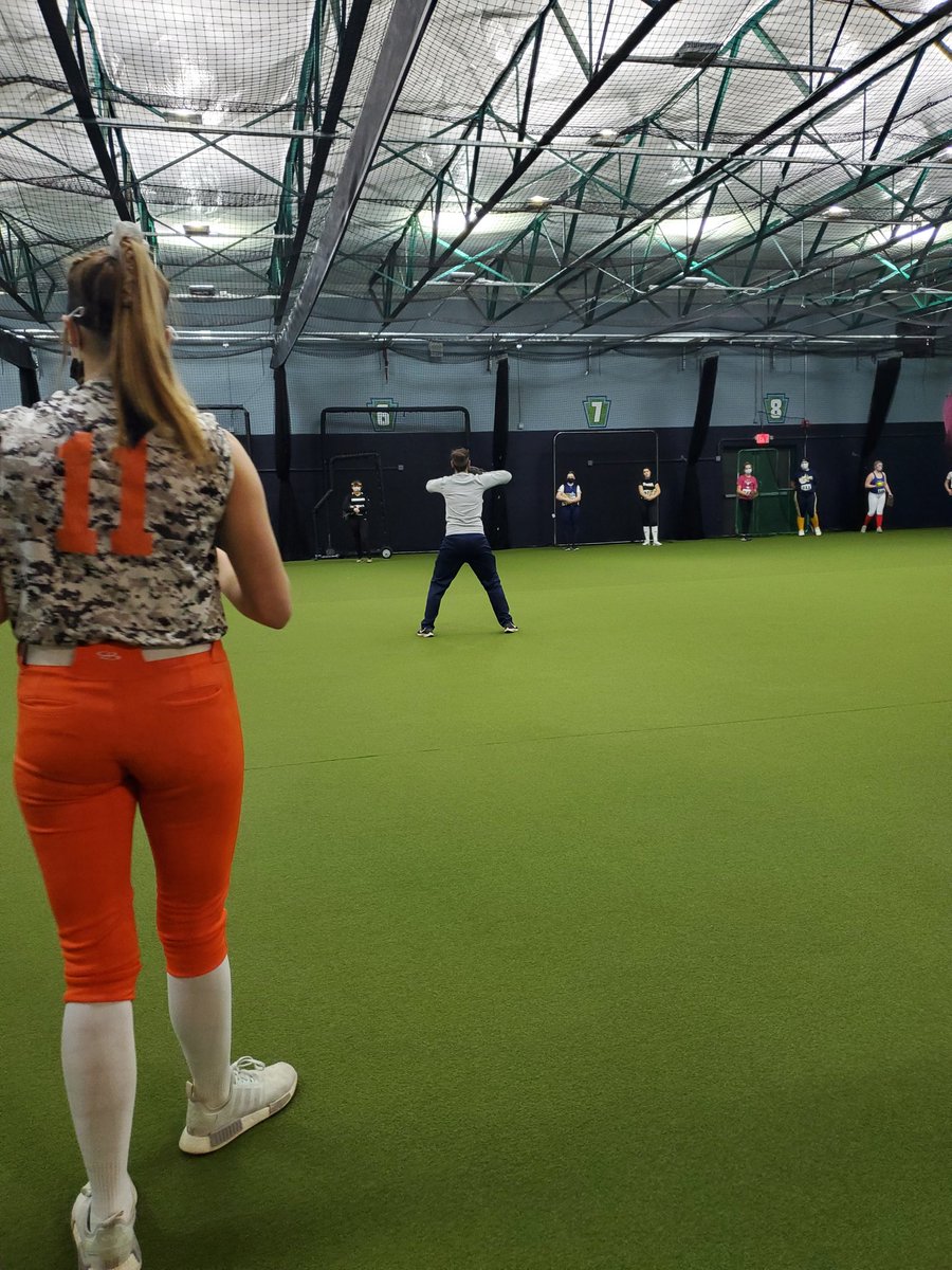 DoubleUpSball's tweet photo. We had a great day today working on our skills!! #DoubleUpSoftball https://t.co/s5cbG9U69J