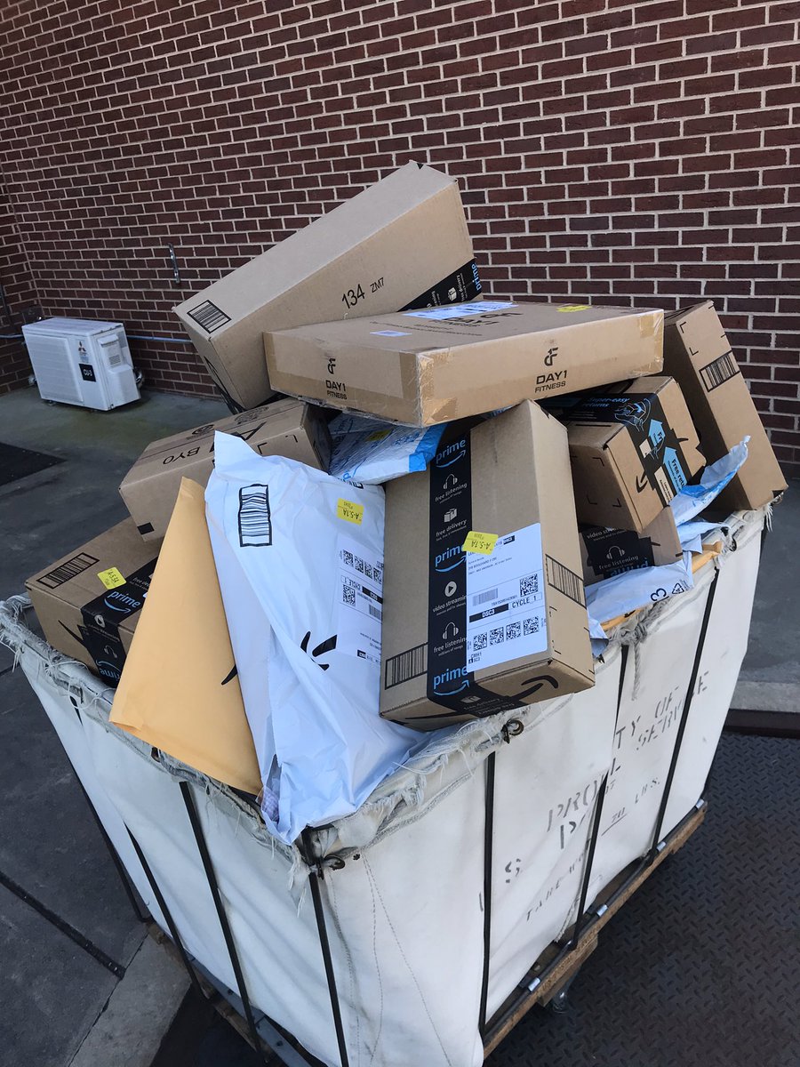 au_postman's tweet photo. A shoutout to my Fabulous crew of workers who processed 345 packages today. We are just getting warmed up https://t.co/J8r2grNjuC