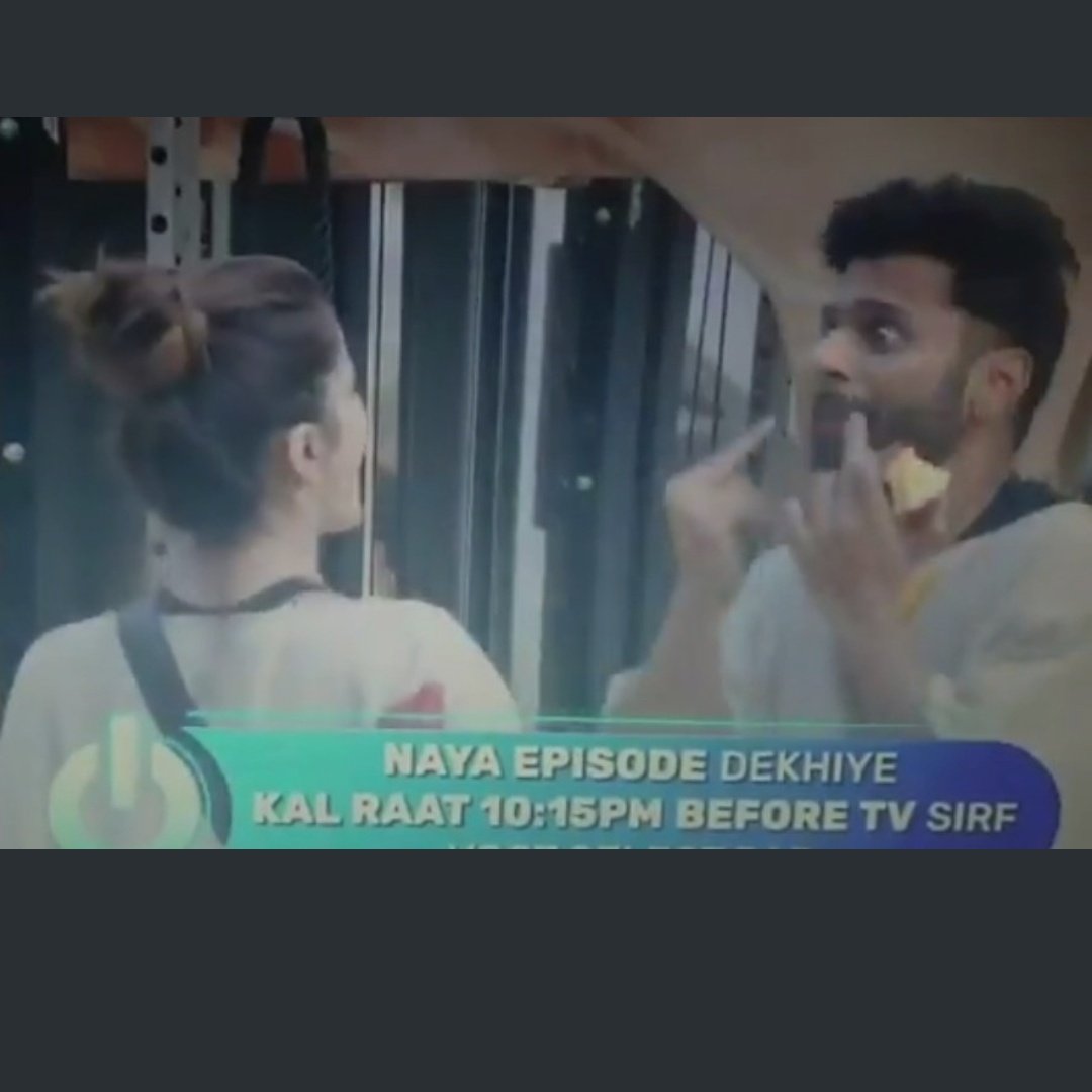 Pinky finger was made the biggest issue on WKV. But this guy is showing actual middle finger from both hands. Will this be raised in WKV .
@ColorsTV @BiggBoss @BeingSalmanKhan
#BB14 #BiggBoss14 #RubinaDilaik https://t.co/ORpo52aH5n