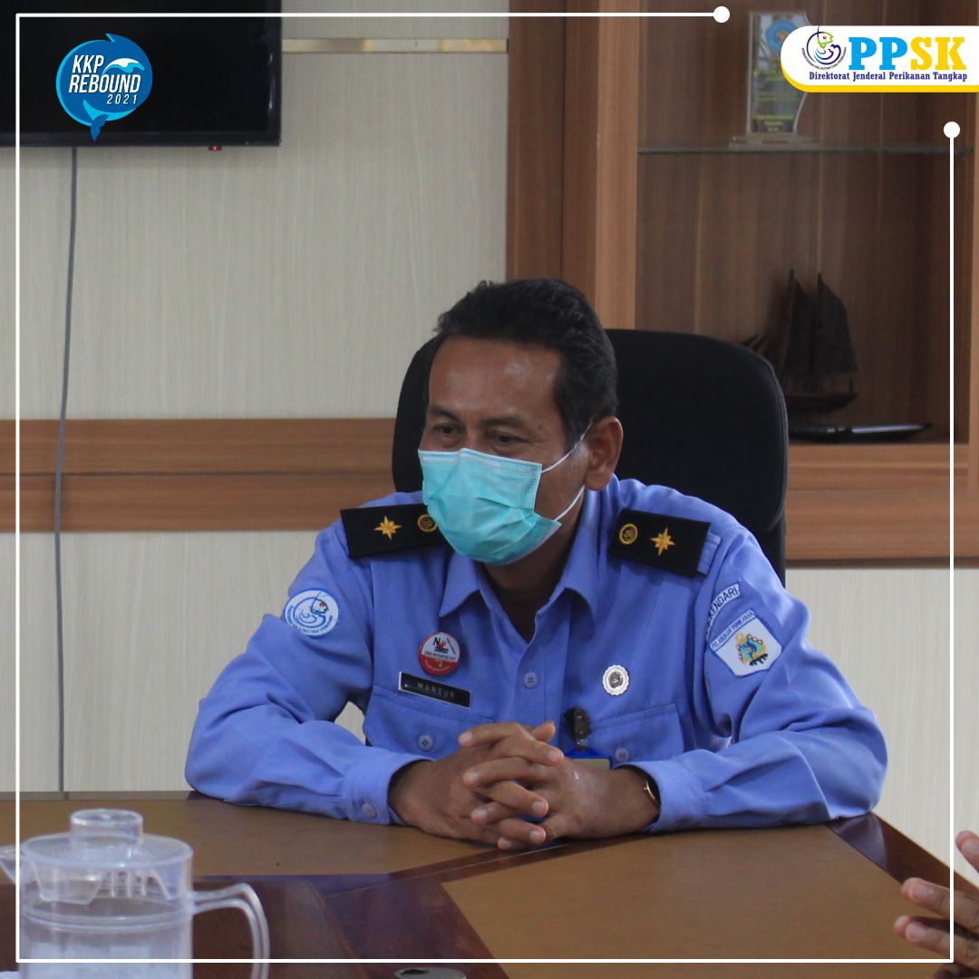 Kepala PPS Kendari Ir. Mansur, MM menerima kunjungan silaturahim Kepala Dinas Perikanan Kota Kendari Imran Ismail beserta romobongan bertempat di Kantor PPS Kendari, Senin (18/1).
.
Kepala PPS Kendari didampingi para koordinator dan subkoordinator PPS Kendari.
<a href="/djpt_kkp/">Direktorat Jenderal Perikanan Tangkap</a>