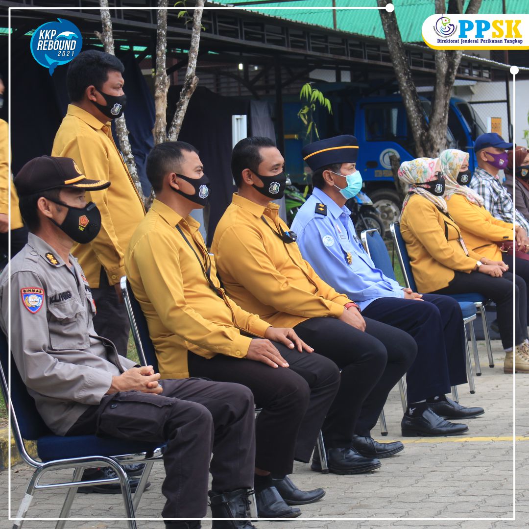 ppskendari1's tweet photo. Kepala PPS Kendari Ir. Mansur, MM mengikuti acara penutupan pendidikan Satuan Pengamanan Gada Pratama yang dilaksanakan di dalam kawasan PPS Kendari pada Senin (18/1).
@djpt_kkp https://t.co/xevOIXoK5d