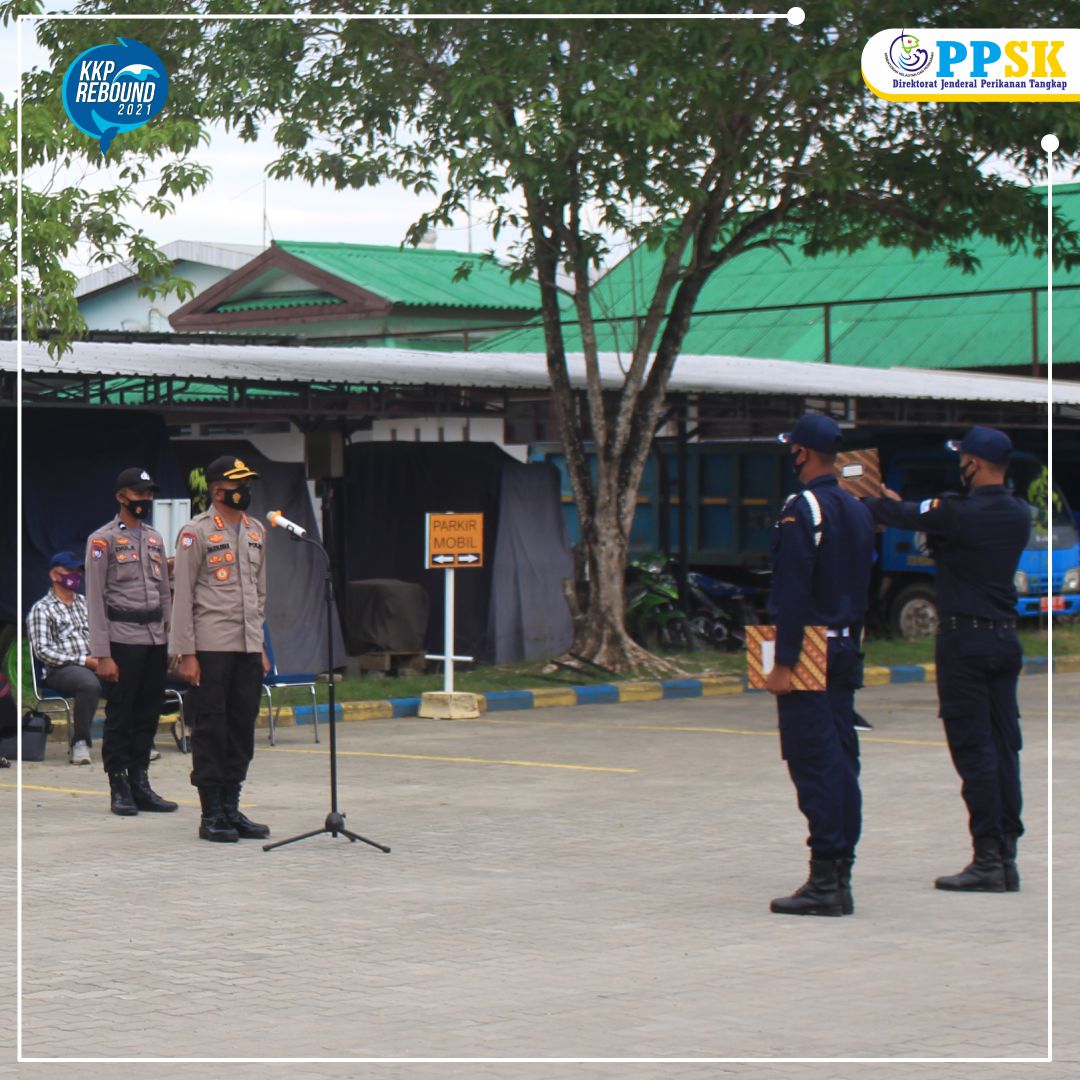 ppskendari1's tweet photo. Kepala PPS Kendari Ir. Mansur, MM mengikuti acara penutupan pendidikan Satuan Pengamanan Gada Pratama yang dilaksanakan di dalam kawasan PPS Kendari pada Senin (18/1).
@djpt_kkp https://t.co/xevOIXoK5d