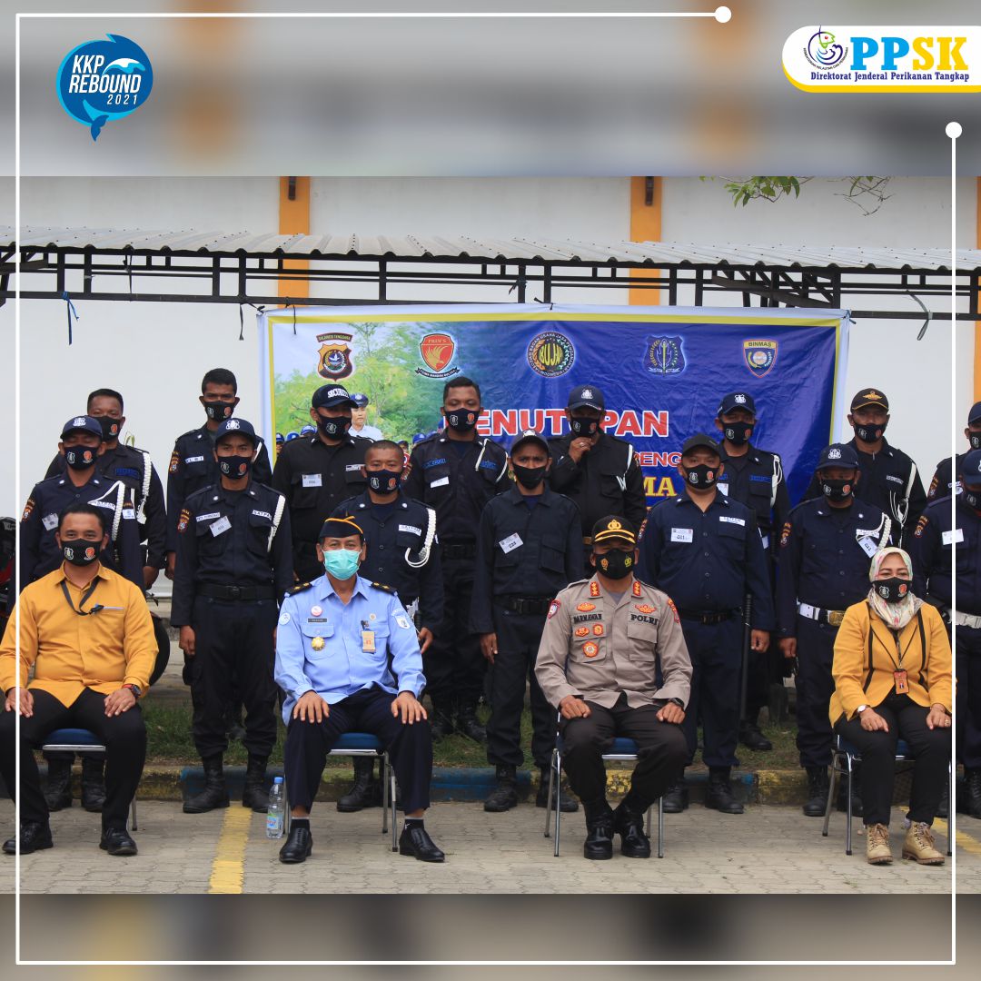 Kepala PPS Kendari Ir. Mansur, MM mengikuti acara penutupan pendidikan Satuan Pengamanan Gada Pratama yang dilaksanakan di dalam kawasan PPS Kendari pada Senin (18/1).
<a href="/djpt_kkp/">Direktorat Jenderal Perikanan Tangkap</a>