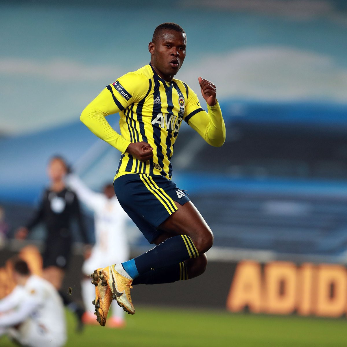 Uzun zamandır yoktum biri demiş öldü, şimdi de yazsınlar kral geri döndü !

 #teamsamatta #samagoal