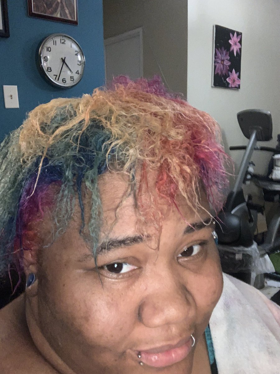 BlazeJd's tweet photo. Is this coping? Am I doing it right? (Please ignore my crater face, itโs in a mood lol.) #HairDye #CopingMethods #Changes #MentalHealth https://t.co/Lv20c4dIHr