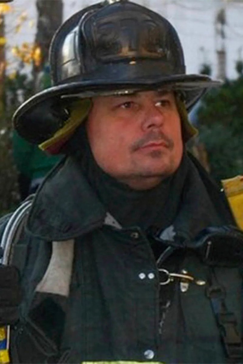 WANTED: Thomas Fee, 53, of Freeport, Long Island. In 2004 he shouted racial slurs at a black doctor, but still retired from  @FDNY after 22yrs. He shared video of rioters yelling “tyranny” & “Pelosi” along with a text about being the deadly riot’s spear tip https://nypost.com/2021/01/18/ex-nyc-firefighter-thomas-fee-faces-arrest-in-capitol-riot/