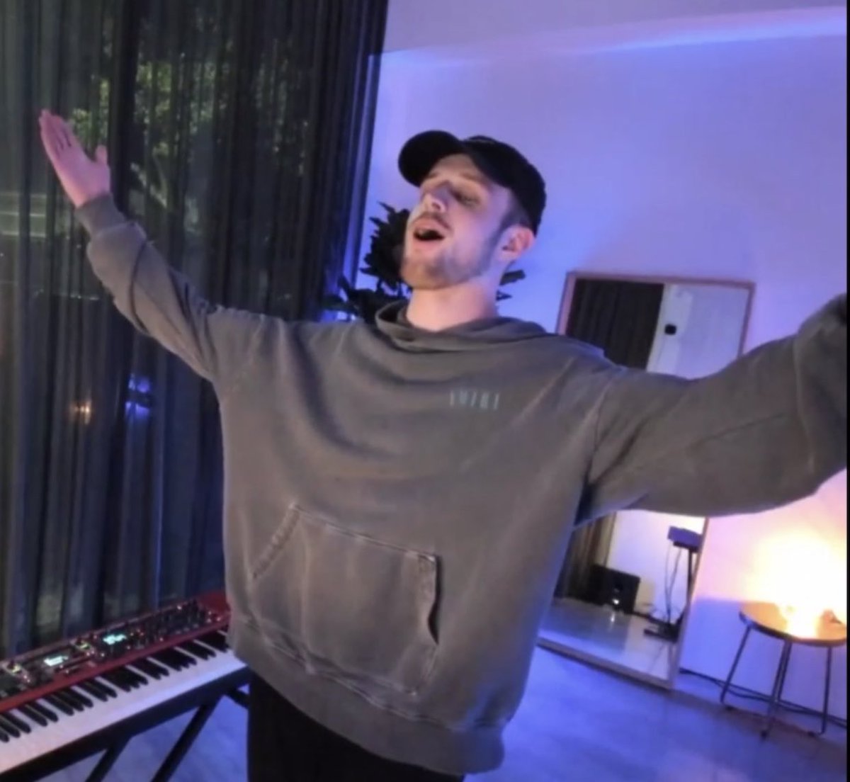 if fitz is your comfort person open this thread :] /safe