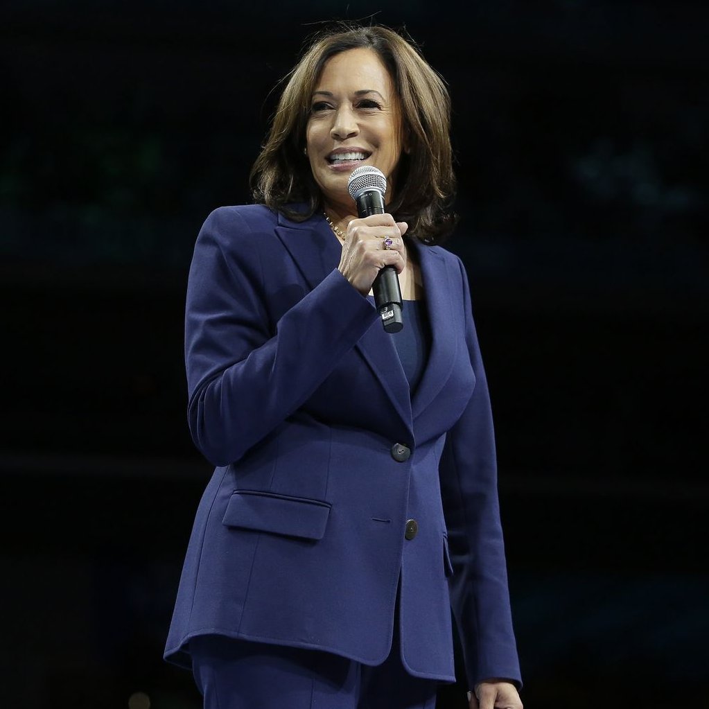 In honor of our first female Vice President,  @closethegapCA presents: Kamala Harris as feminist books, a thread: