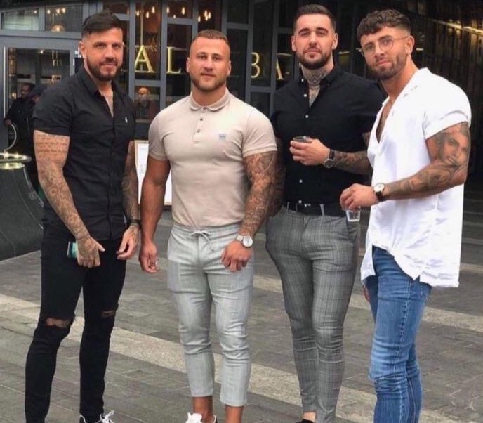 belsokelso's tweet photo. this is what every single man from every single season of love island looks like https://t.co/PTUvvPA9LY