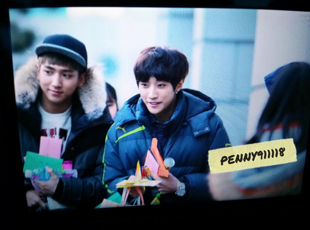 BARO_OnThisDay's tweet photo. 140119 #비원에이포 #바로 #차선우 #B1A4 #BARO #ChaSunwoo
안녕하세요 녹화 #HelloCounselor Filming https://t.co/2CGGs2gDgp
