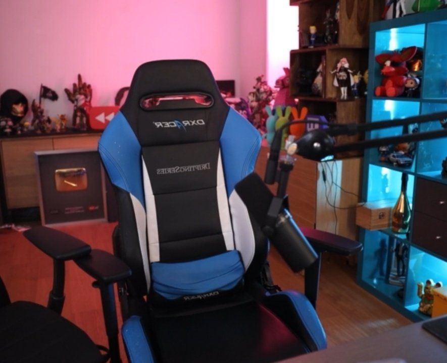 sou_shiro's tweet photo. Mi hij@ está bien
Señora su hij@ llora por un setup lleno de gatos, basura y recuerdos hermosos  😔
Grande Rubiu 

#TeQueremosRubius  💜 https://t.co/H11Ocezr9g