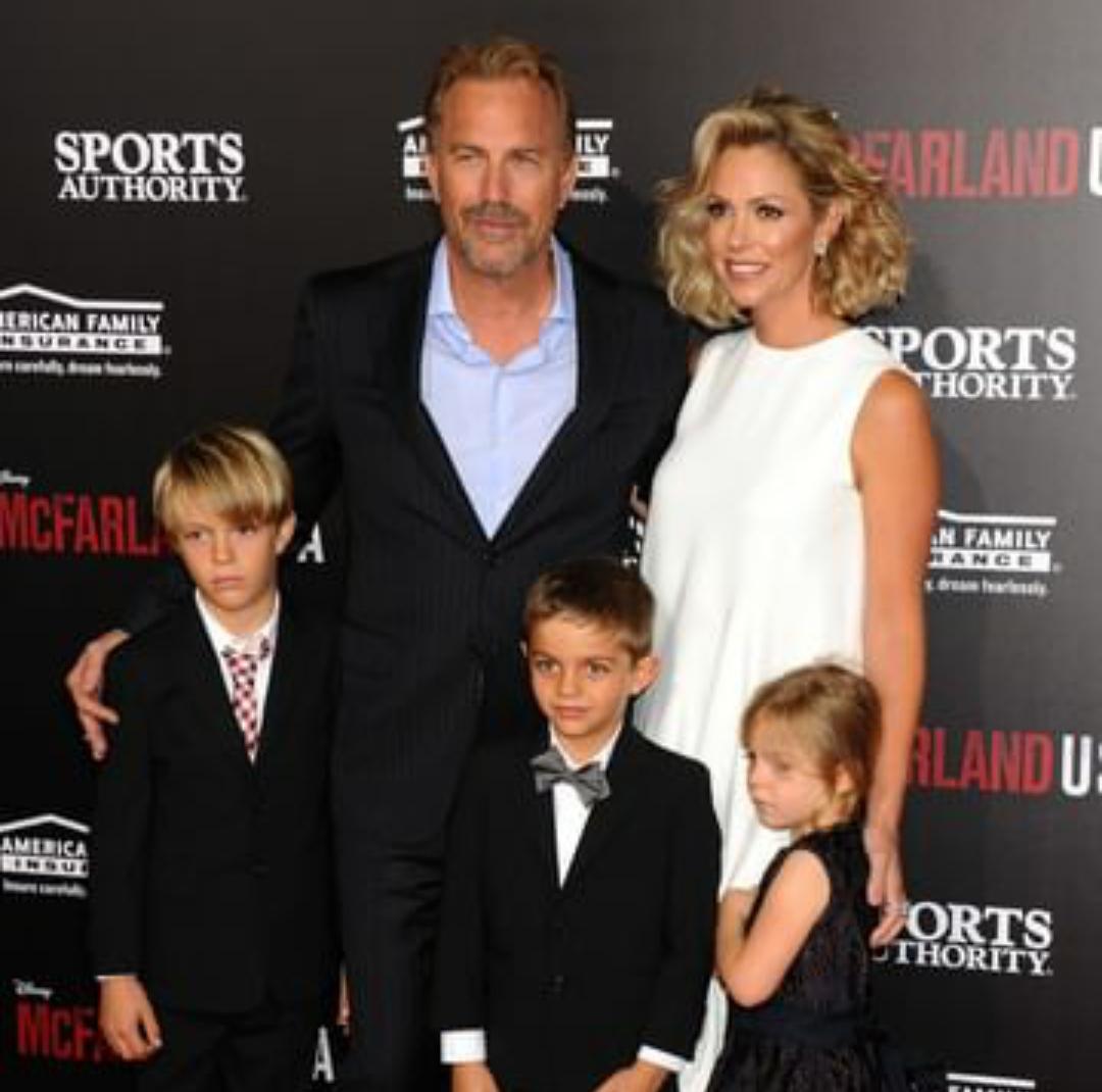 Happy 66th birthday Kevin Costner aka Jonathan Kent.   