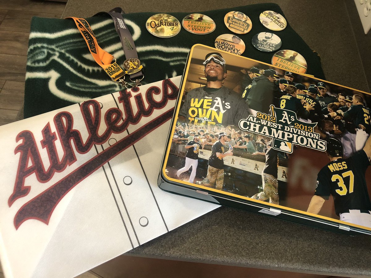 Julie H. tweet media