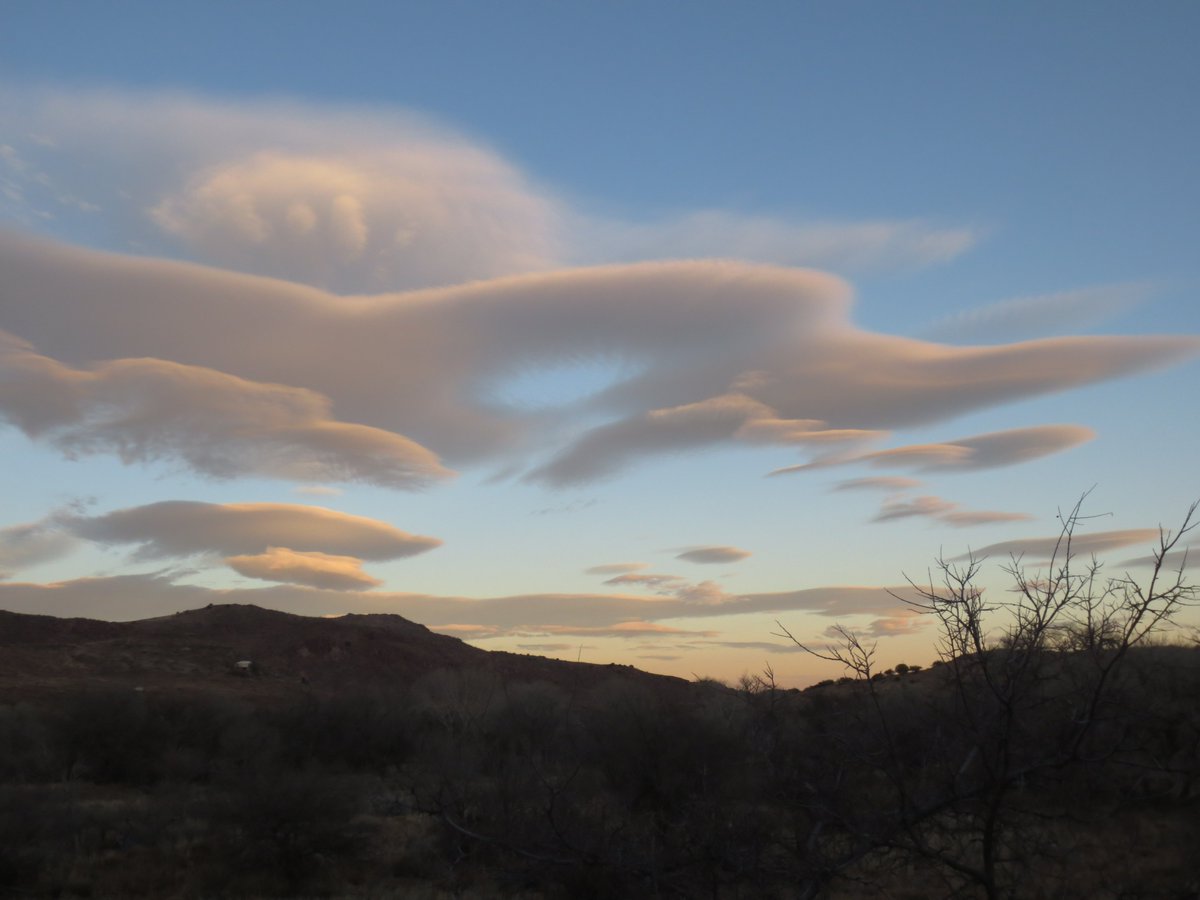 RussBowen1's tweet photo. Beautiful lenticular display east of Hillsboro this evening! @NWSElPaso https://t.co/ZMzsmzdnDK