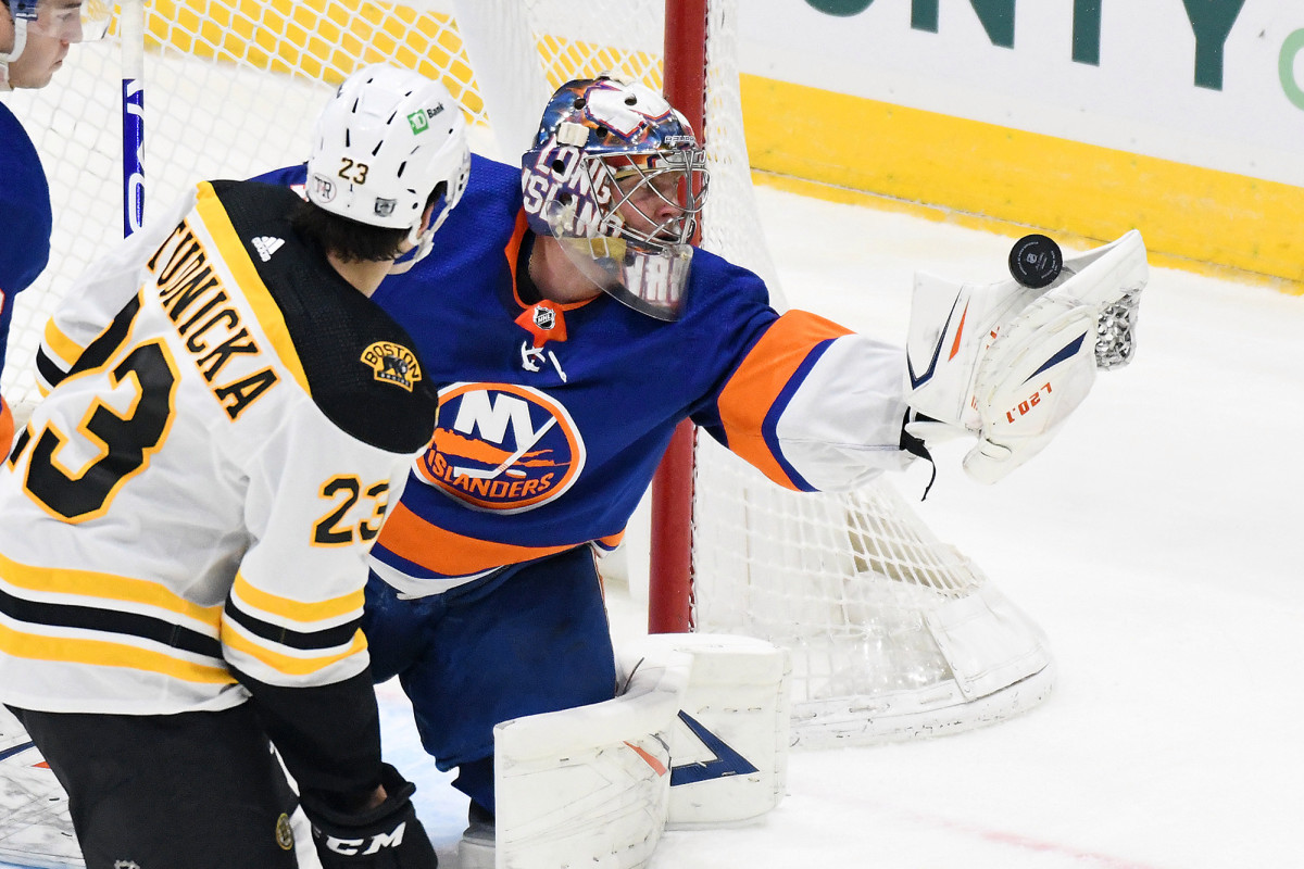 Semyon Varlamov notches another shutout as Islanders drop Bruins