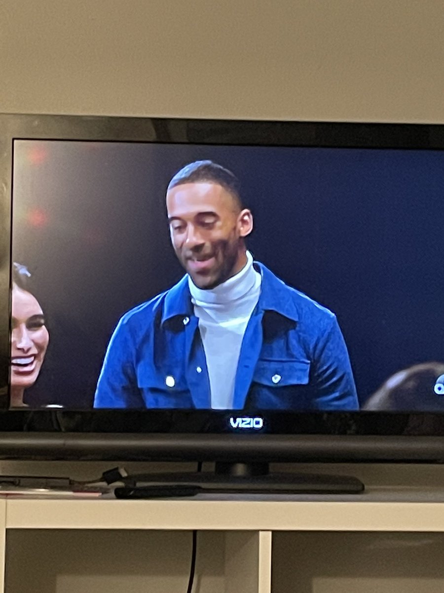 _CatCas's tweet photo. Honey, where is my super suit?! #TheBachelorABC https://t.co/uBklXYw15T
