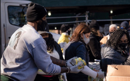 8) For his 28th birthday, Kyrie Irving donated $323,000 to Feeding America.Even better?He got corporate sponsors to match him, raising $650,000 in total.As if that wasn't enough, Irving personally sacrificed his time — handing out 250,000 thanksgiving meals around Brooklyn.