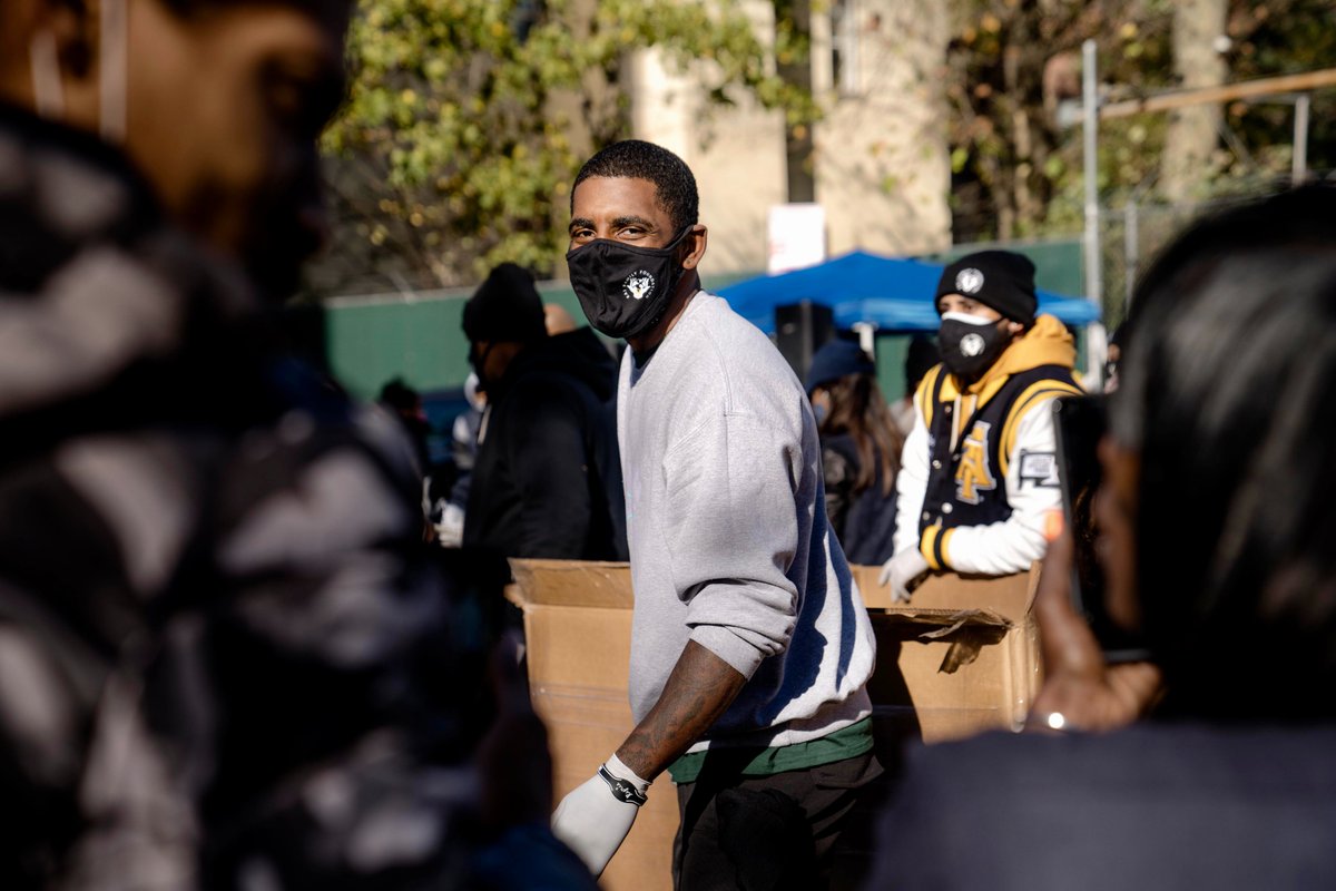 8) For his 28th birthday, Kyrie Irving donated $323,000 to Feeding America.Even better?He got corporate sponsors to match him, raising $650,000 in total.As if that wasn't enough, Irving personally sacrificed his time — handing out 250,000 thanksgiving meals around Brooklyn.