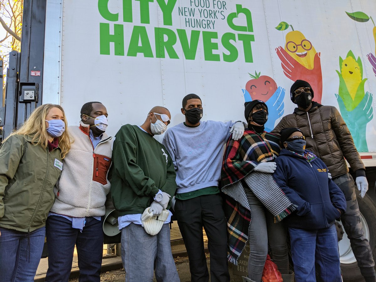 8) For his 28th birthday, Kyrie Irving donated $323,000 to Feeding America.Even better?He got corporate sponsors to match him, raising $650,000 in total.As if that wasn't enough, Irving personally sacrificed his time — handing out 250,000 thanksgiving meals around Brooklyn.