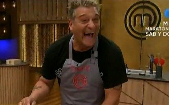 SantiSpampi8's tweet photo. - El Turco: me gusta lo que hace Claudia, pero yo haría... NAH NI IDEA JAJAJA
- El Mono: QUE VAS A SABER VOS??

#MasterChefArgetina 
#MasterChefCelebrity
#MastercherArgentina 
#MasterChefArgentina https://t.co/UWz1XpGmEZ