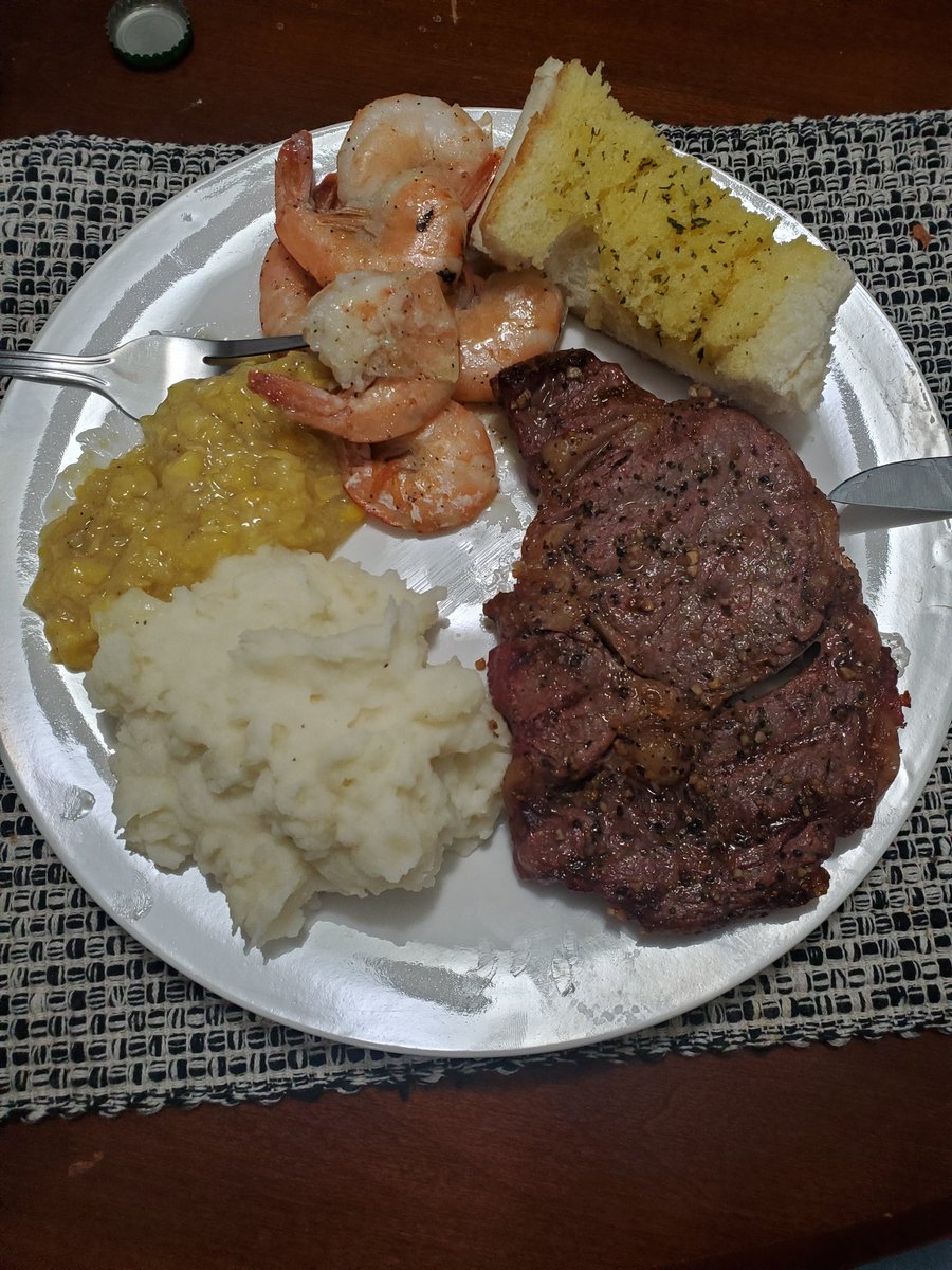 lexihaze2's tweet photo. Need some dinner?! I am smart, and I can cook. #babe #fuckme #naked #onlyfans #sexy #steak #shrimp #food #goodeats #messagemefornudes https://t.co/A39D9Exbos