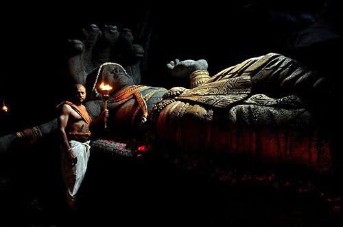 KATHA OF SREE PADMANABHASWAMY (Ker)Once, there was a great Vishnu bhakt, Vilwamangalam Swamiyar. One day, Vishnu appeared before him as a child. The Muni took an instant liking to the child and asked him to stay with him. The child agreed but with a condition.