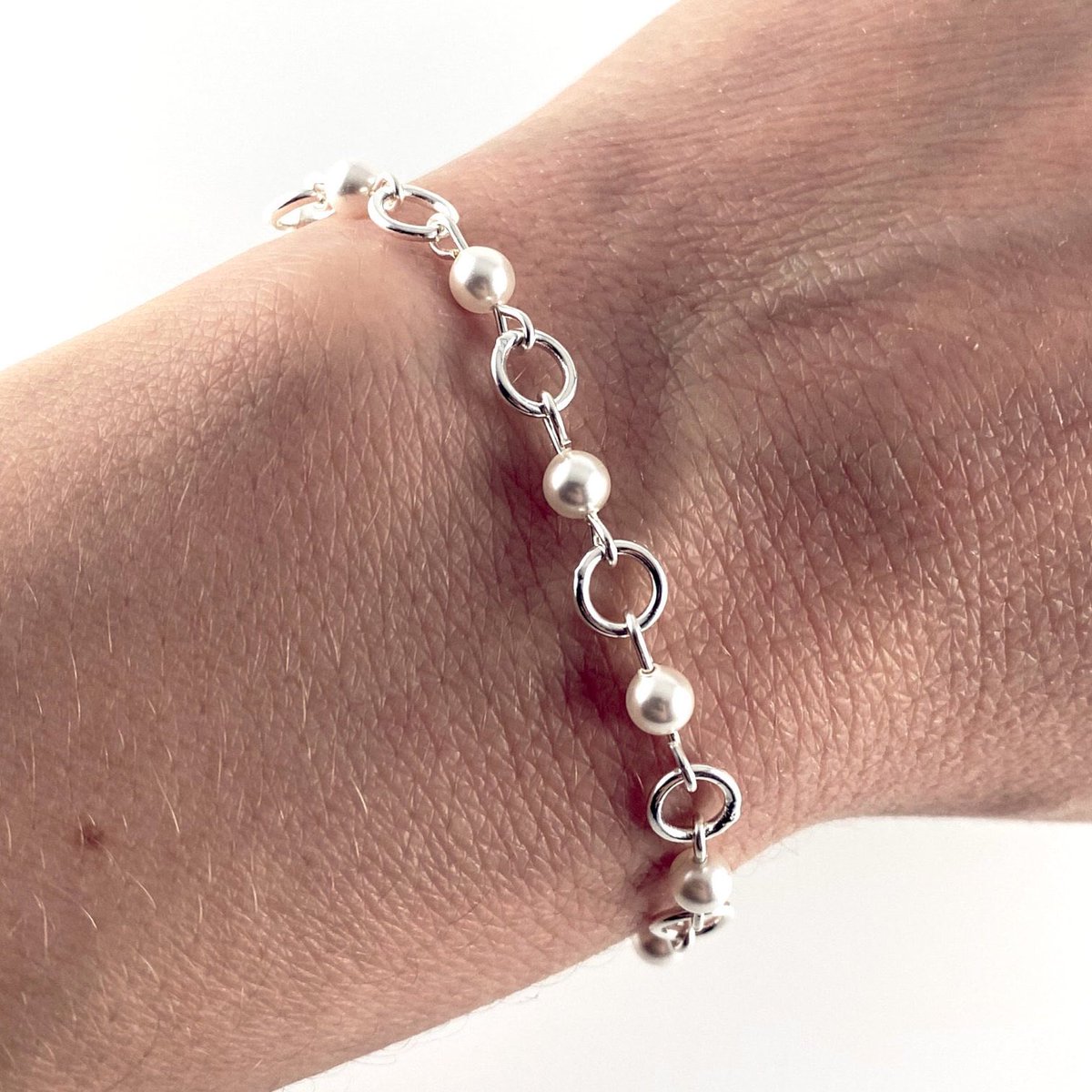 CPearl2020's tweet photo. Linked Pearl Bracelet with Rounds  #etsy #silver #pearl #women #springring #linked #pearlbracelet #swarovskipearl https://t.co/fWsxTGVtDV https://t.co/X2LY5QfeRo