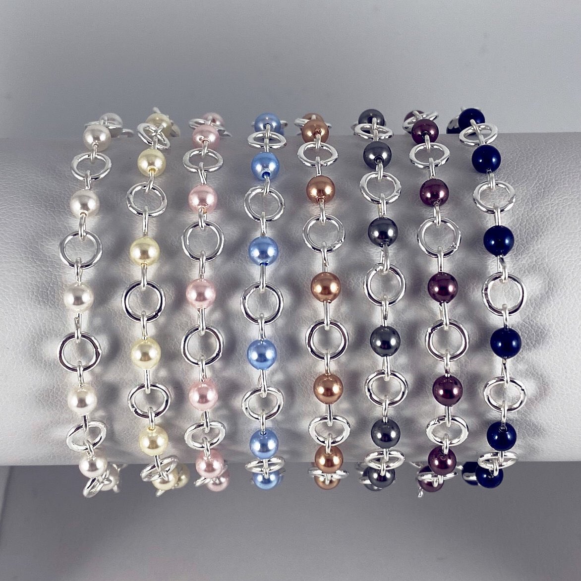 CPearl2020's tweet photo. Linked Pearl Bracelet with Rounds  #etsy #vegangift #pearljewelry #swarovskipearl #pearlbracelet #linked #pearl https://t.co/7PYYV52PSw https://t.co/yIH10x02PP