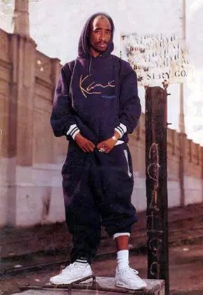 nlethegreat1's tweet photo. Death Is Not The Greatest Loss In Life. The Greatest Loss Is What Dies Inside While Alive. Never Surrender 
-Tupac Amaru Shakur 
Hoping Love Approaches Now And Not When When The Person Die 🙏🏽💜 
-NLE #2pac https://t.co/wiMR8SYF1K