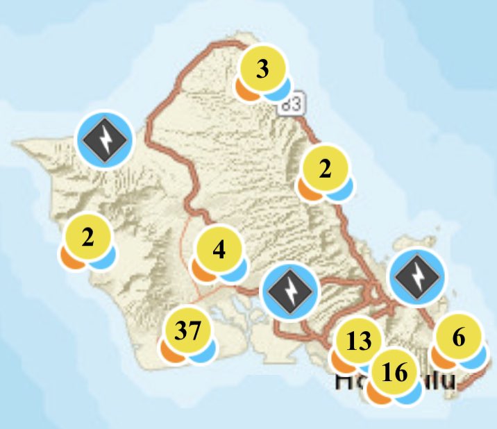 YIKES! 😳 Huge shoutout to <a href="/HwnElectric/">Hawaiian Electric</a> crews for working hard all day throughout the storm to restore power to people as quickly and safely as possible.
Hang in there Hawai’i 🤙🏽 
#hitraffic #oahuoutage