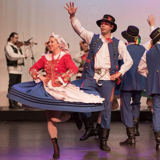 Our long awaited guests from Poland have FINALLY arrived in Calgary!👍POLANIE welcomes the Miedzwieckis, Joanna and Adam!❤️
Mrs Joanna is taking over the responsibilities of being the Artistic Director of our Association!💃👯‍♀️
#polaniecalgary #polishfolkdance #artisticdirector